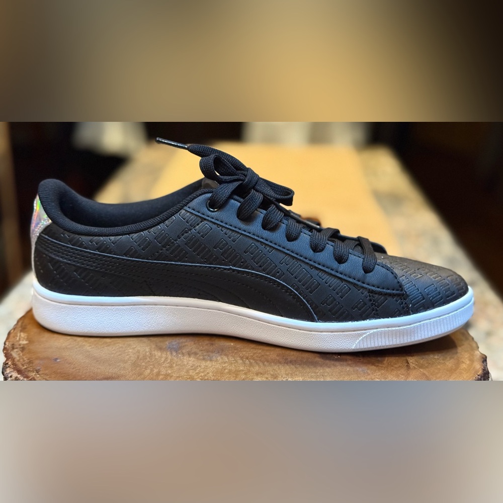 Puma VikkyV2 Sig Embossed Black Leather Sneakers. NWOT. Size 9. - Picture 5 of 10
